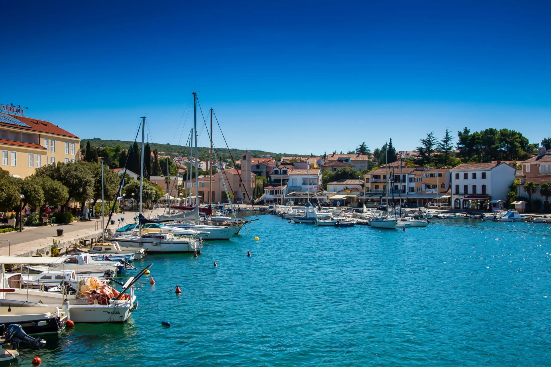 Der Hafen von Malinska, Insel von Krk, Kroatien, Kvarner-Golf, Adria, Kroatien|The port of Malinska, island of Krk, Croatia, Kvarner Gulf, Adriatic Sea, Croatia