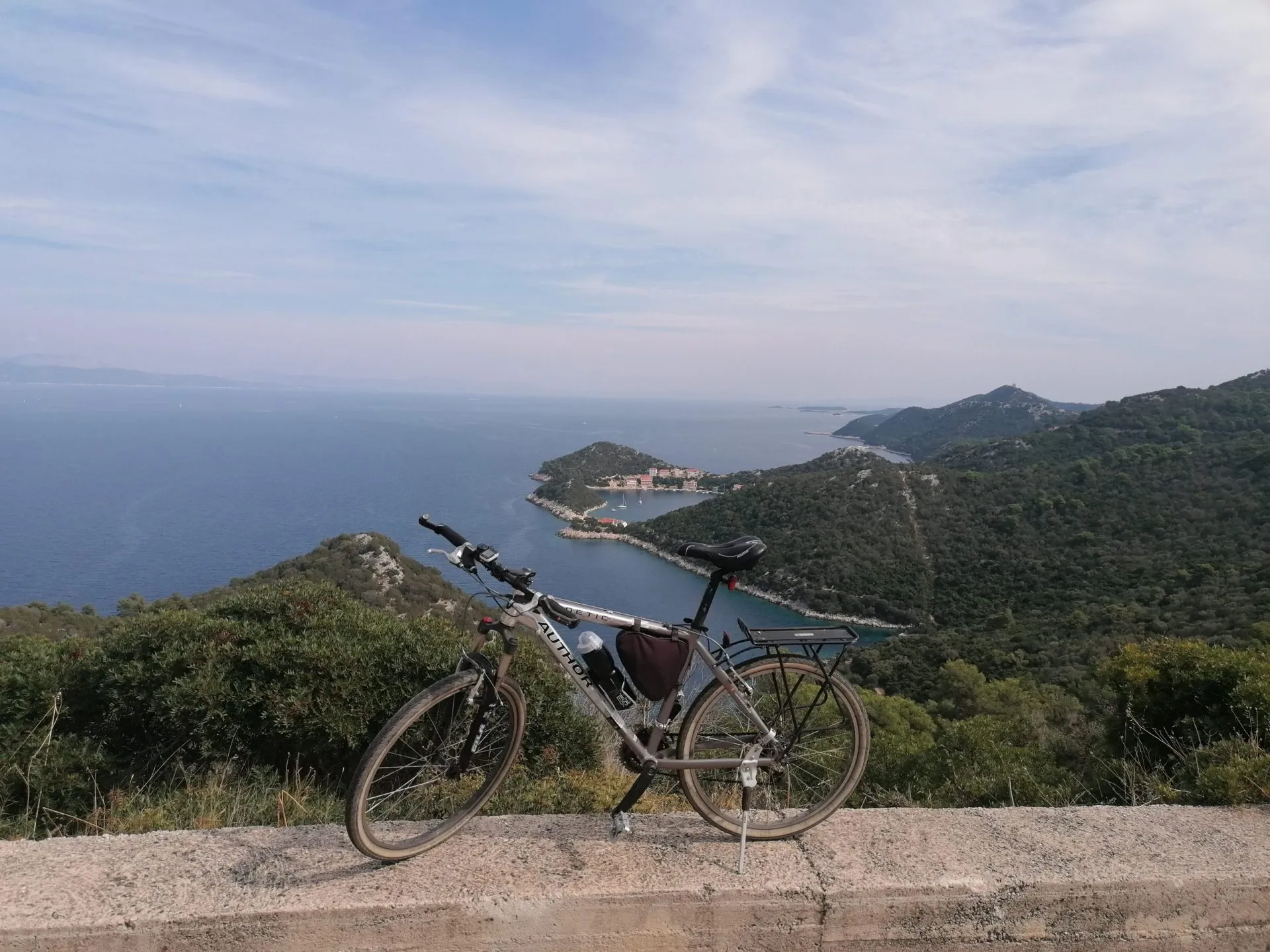 Lastovo zaklopatica scaled