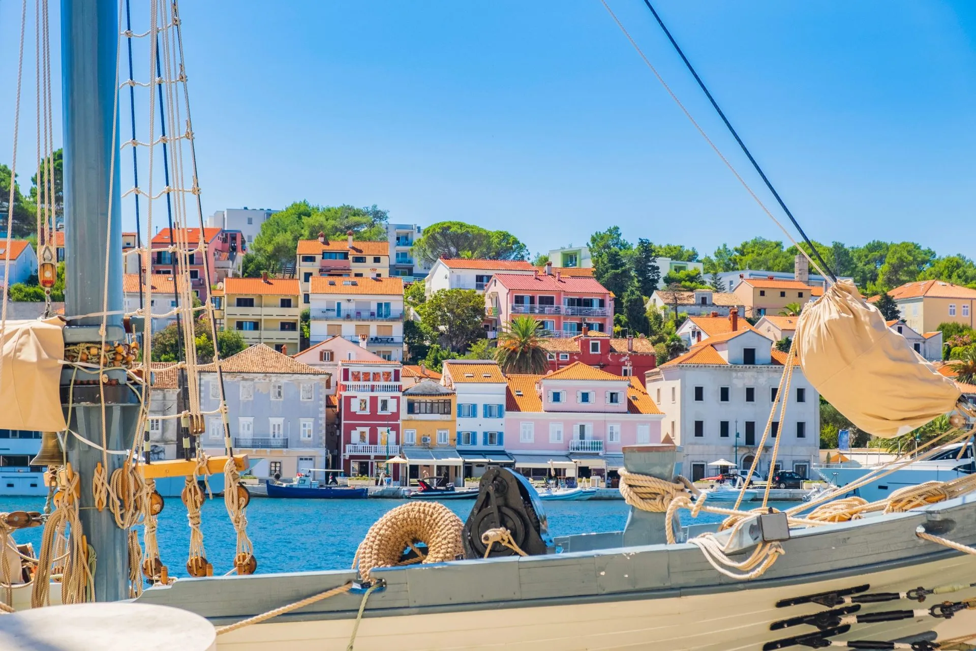 Losinj harbour scaled