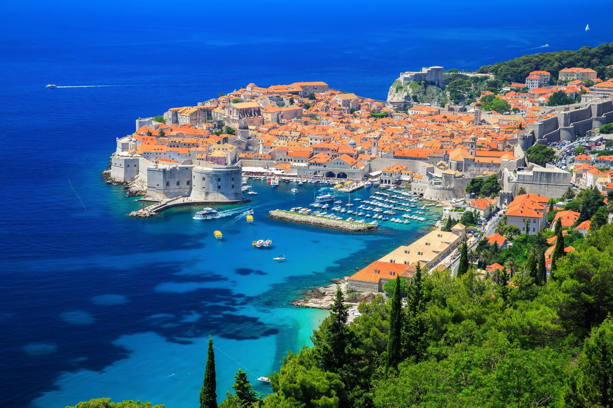Panoramaudsigt over den befæstede by, Dubrovnik, Kroatien