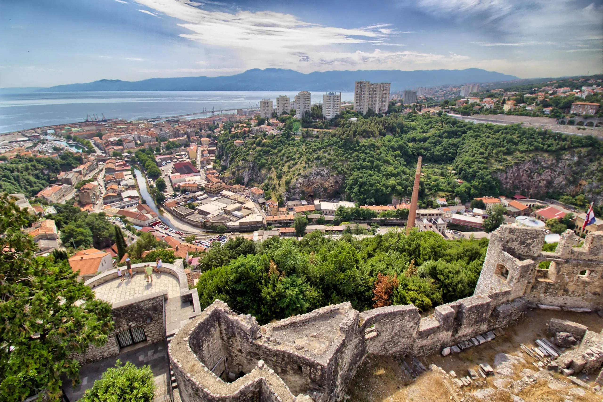 Rijeka - panoramisch uitzicht vanaf het kasteel Trsat - Kroatië